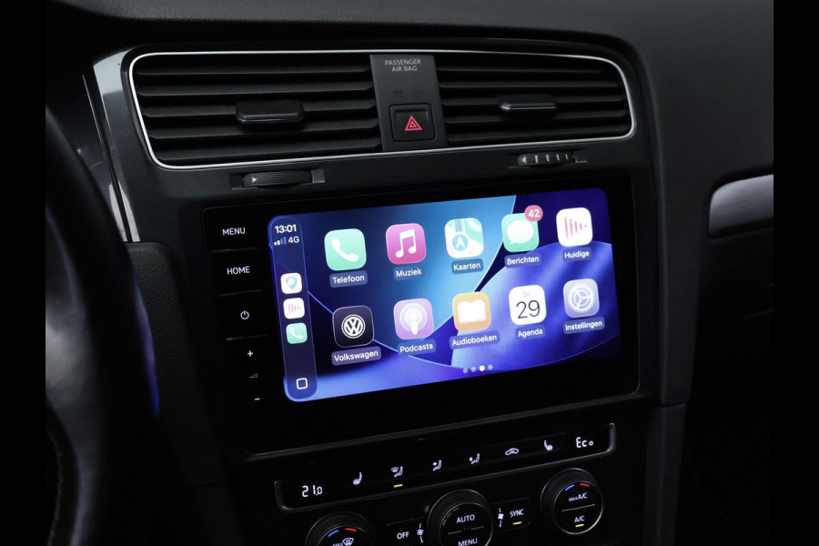 Volkswagen e-Golf Sport (APPLE CARPLAY,NAVI,CAMERA,PDC,STOELVERWARMING,CLIMATE,CRUISE,LED,GETINT,SPORTSTOELEN,LM VELGEN)