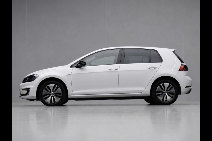Volkswagen e-Golf Sport (APPLE CARPLAY,NAVI,CAMERA,PDC,STOELVERWARMING,CLIMATE,CRUISE,LED,GETINT,SPORTSTOELEN,LM VELGEN)