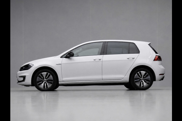 Volkswagen e-Golf Sport (APPLE CARPLAY,NAVI,CAMERA,PDC,STOELVERWARMING,CLIMATE,CRUISE,LED,GETINT,SPORTSTOELEN,LM VELGEN)