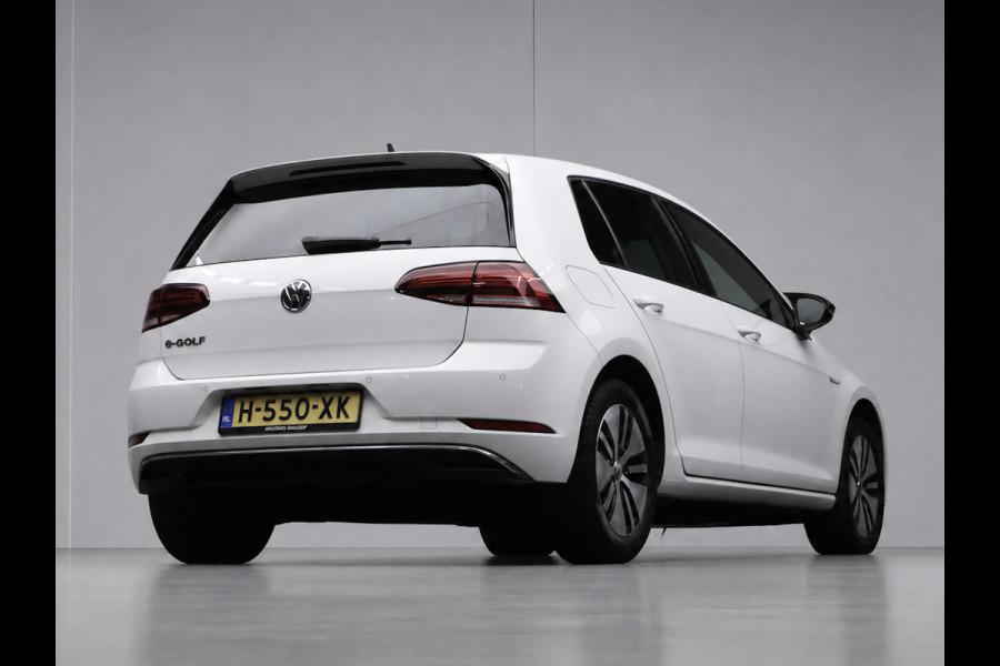 Volkswagen e-Golf Sport (APPLE CARPLAY,NAVI,CAMERA,PDC,STOELVERWARMING,CLIMATE,CRUISE,LED,GETINT,SPORTSTOELEN,LM VELGEN)