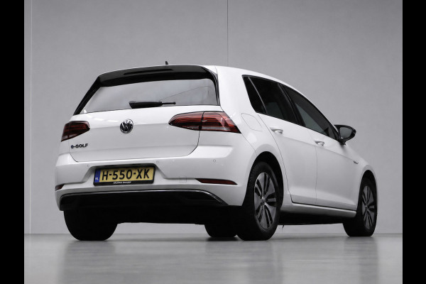 Volkswagen e-Golf Sport (APPLE CARPLAY,NAVI,CAMERA,PDC,STOELVERWARMING,CLIMATE,CRUISE,LED,GETINT,SPORTSTOELEN,LM VELGEN)