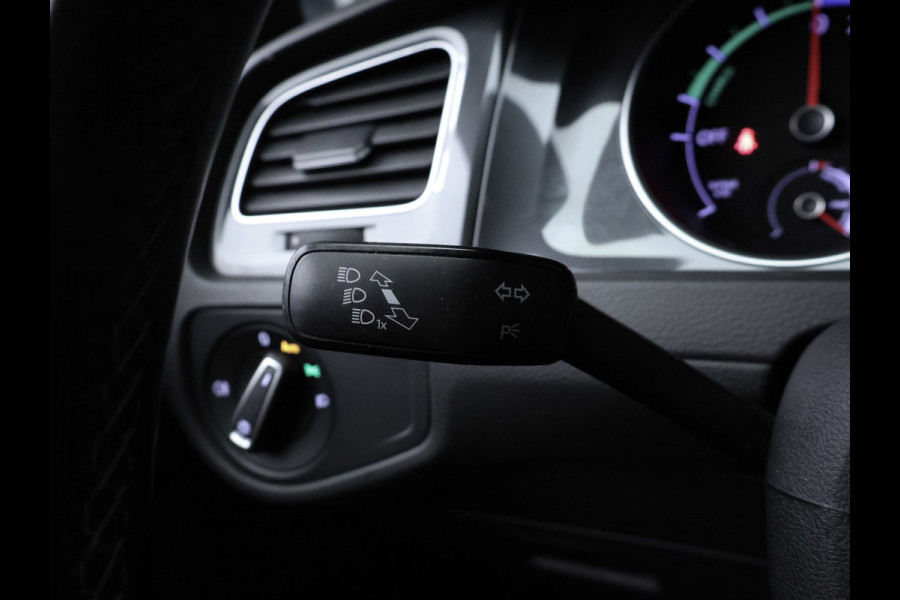 Volkswagen e-Golf Sport (APPLE CARPLAY,NAVI,CAMERA,PDC,STOELVERWARMING,CLIMATE,CRUISE,LED,GETINT,SPORTSTOELEN,LM VELGEN)