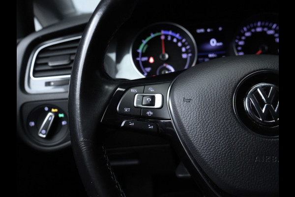 Volkswagen e-Golf Sport (APPLE CARPLAY,NAVI,CAMERA,PDC,STOELVERWARMING,CLIMATE,CRUISE,LED,GETINT,SPORTSTOELEN,LM VELGEN)