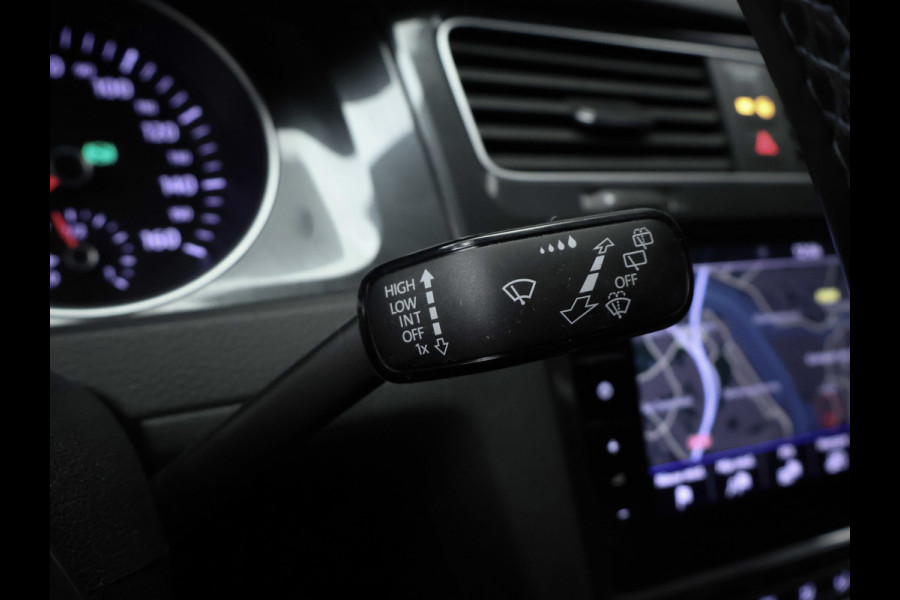 Volkswagen e-Golf Sport (APPLE CARPLAY,NAVI,CAMERA,PDC,STOELVERWARMING,CLIMATE,CRUISE,LED,GETINT,SPORTSTOELEN,LM VELGEN)