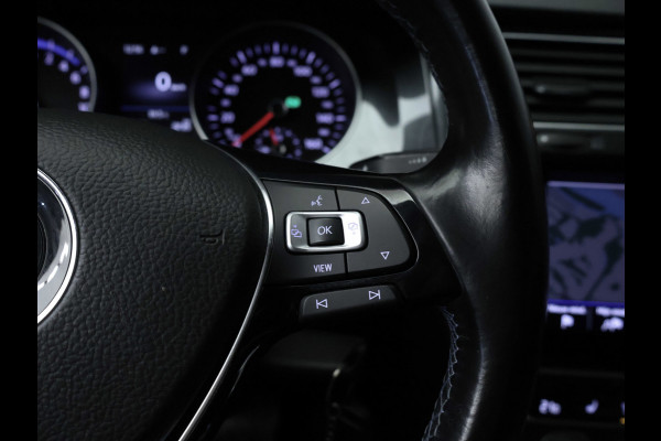 Volkswagen e-Golf Sport (APPLE CARPLAY,NAVI,CAMERA,PDC,STOELVERWARMING,CLIMATE,CRUISE,LED,GETINT,SPORTSTOELEN,LM VELGEN)