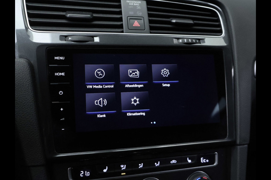 Volkswagen e-Golf Sport (APPLE CARPLAY,NAVI,CAMERA,PDC,STOELVERWARMING,CLIMATE,CRUISE,LED,GETINT,SPORTSTOELEN,LM VELGEN)