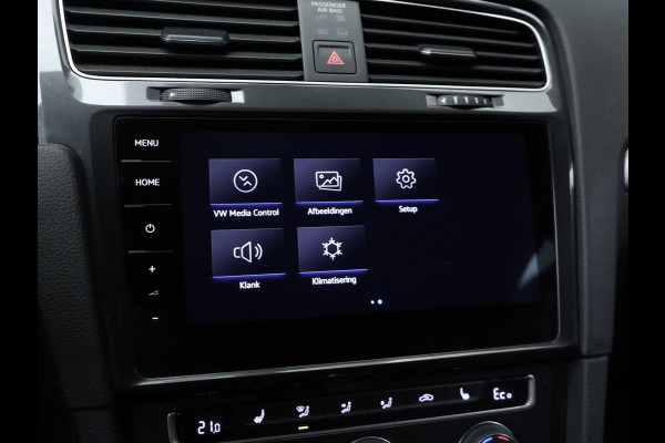 Volkswagen e-Golf Sport (APPLE CARPLAY,NAVI,CAMERA,PDC,STOELVERWARMING,CLIMATE,CRUISE,LED,GETINT,SPORTSTOELEN,LM VELGEN)