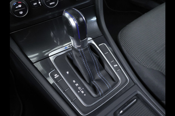 Volkswagen e-Golf Sport (APPLE CARPLAY,NAVI,CAMERA,PDC,STOELVERWARMING,CLIMATE,CRUISE,LED,GETINT,SPORTSTOELEN,LM VELGEN)