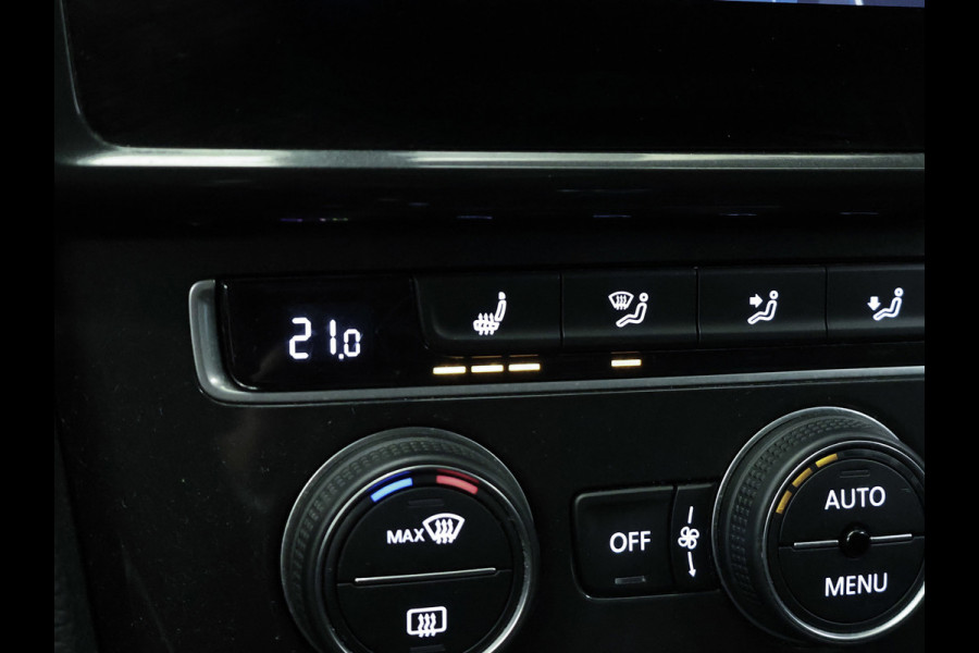 Volkswagen e-Golf Sport (APPLE CARPLAY,NAVI,CAMERA,PDC,STOELVERWARMING,CLIMATE,CRUISE,LED,GETINT,SPORTSTOELEN,LM VELGEN)