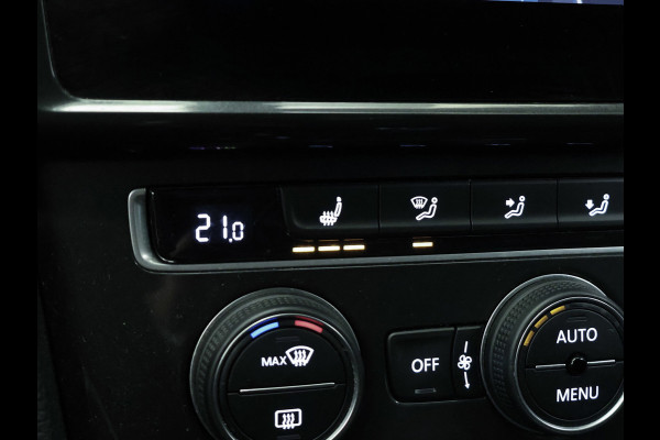 Volkswagen e-Golf Sport (APPLE CARPLAY,NAVI,CAMERA,PDC,STOELVERWARMING,CLIMATE,CRUISE,LED,GETINT,SPORTSTOELEN,LM VELGEN)