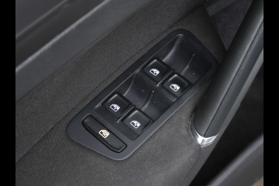 Volkswagen e-Golf Sport (APPLE CARPLAY,NAVI,CAMERA,PDC,STOELVERWARMING,CLIMATE,CRUISE,LED,GETINT,SPORTSTOELEN,LM VELGEN)
