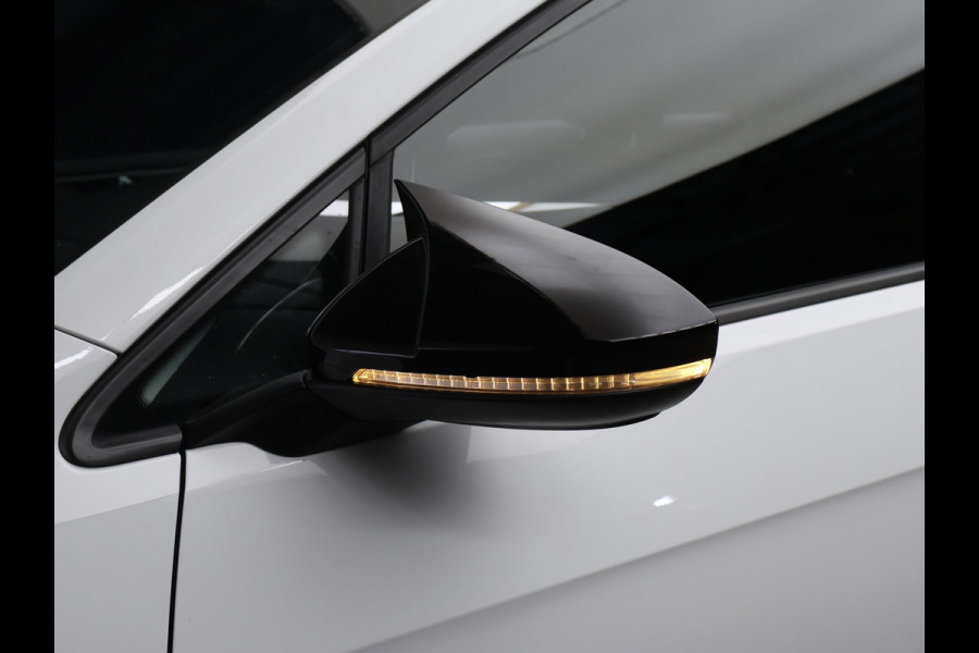 Volkswagen e-Golf Sport (APPLE CARPLAY,NAVI,CAMERA,PDC,STOELVERWARMING,CLIMATE,CRUISE,LED,GETINT,SPORTSTOELEN,LM VELGEN)