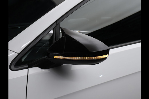 Volkswagen e-Golf Sport (APPLE CARPLAY,NAVI,CAMERA,PDC,STOELVERWARMING,CLIMATE,CRUISE,LED,GETINT,SPORTSTOELEN,LM VELGEN)
