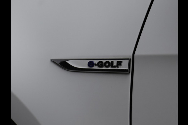Volkswagen e-Golf Sport (APPLE CARPLAY,NAVI,CAMERA,PDC,STOELVERWARMING,CLIMATE,CRUISE,LED,GETINT,SPORTSTOELEN,LM VELGEN)