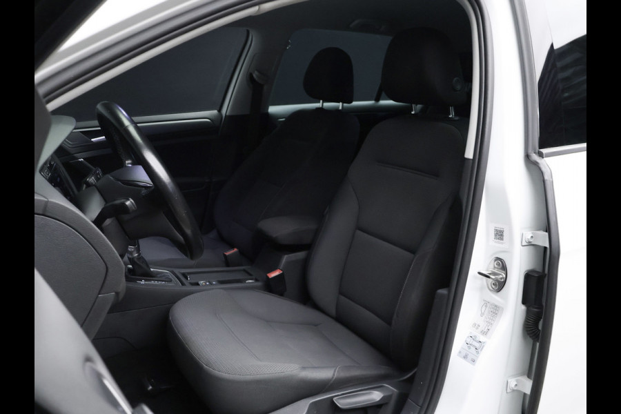 Volkswagen e-Golf Sport (APPLE CARPLAY,NAVI,CAMERA,PDC,STOELVERWARMING,CLIMATE,CRUISE,LED,GETINT,SPORTSTOELEN,LM VELGEN)