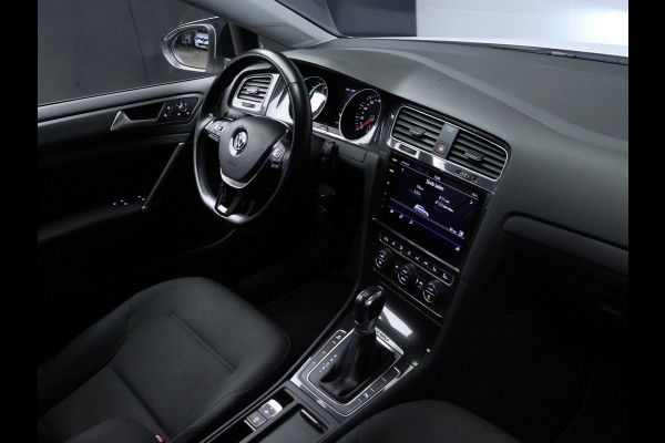 Volkswagen e-Golf Sport (APPLE CARPLAY,NAVI,CAMERA,PDC,STOELVERWARMING,CLIMATE,CRUISE,LED,GETINT,SPORTSTOELEN,LM VELGEN)