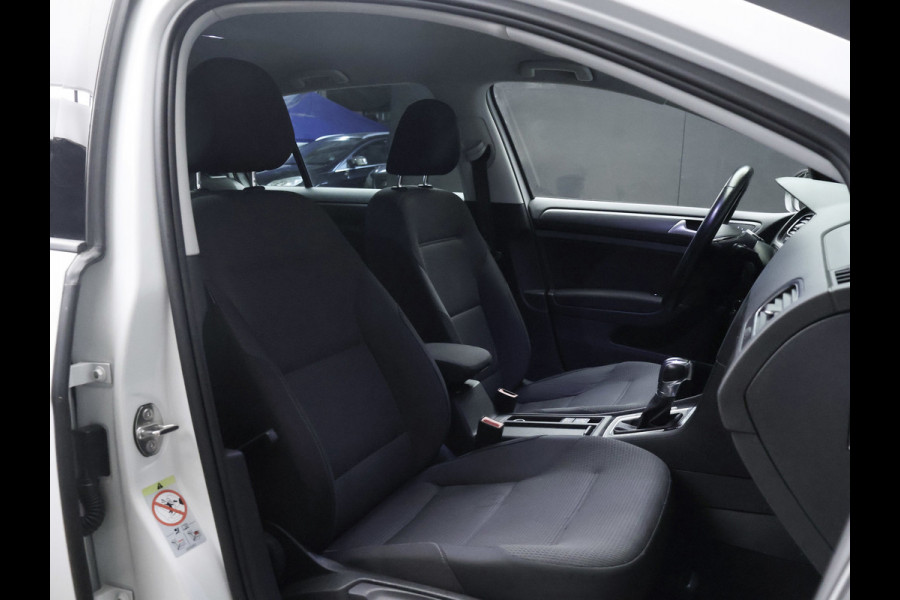 Volkswagen e-Golf Sport (APPLE CARPLAY,NAVI,CAMERA,PDC,STOELVERWARMING,CLIMATE,CRUISE,LED,GETINT,SPORTSTOELEN,LM VELGEN)