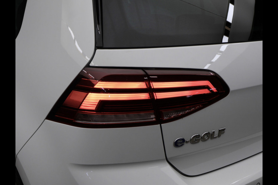 Volkswagen e-Golf Sport (APPLE CARPLAY,NAVI,CAMERA,PDC,STOELVERWARMING,CLIMATE,CRUISE,LED,GETINT,SPORTSTOELEN,LM VELGEN)