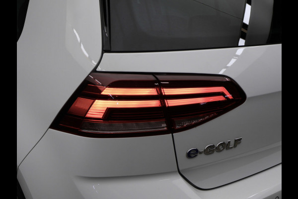 Volkswagen e-Golf Sport (APPLE CARPLAY,NAVI,CAMERA,PDC,STOELVERWARMING,CLIMATE,CRUISE,LED,GETINT,SPORTSTOELEN,LM VELGEN)