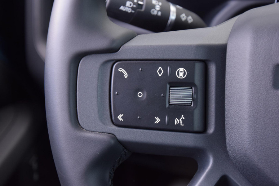 Land Rover Defender 110 2.0 P300e 110 X-Dynamic SE