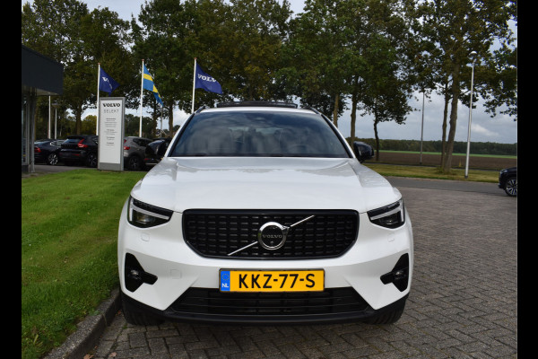 Volvo XC40 B4 211PK Plus Dark | ACC | Trekhaak | Schuif/kanteldak | Stoel + Stuur verwarmd | BLIS | Nubuck | El. Stoelen |