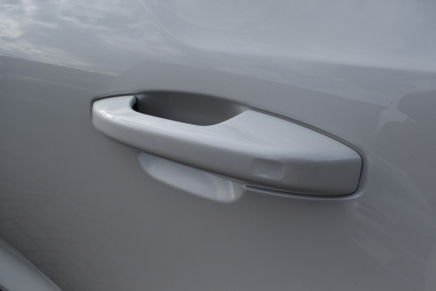 Volvo XC40 B4 211PK Plus Dark | ACC | Trekhaak | Schuif/kanteldak | Stoel + Stuur verwarmd | BLIS | Nubuck | El. Stoelen |