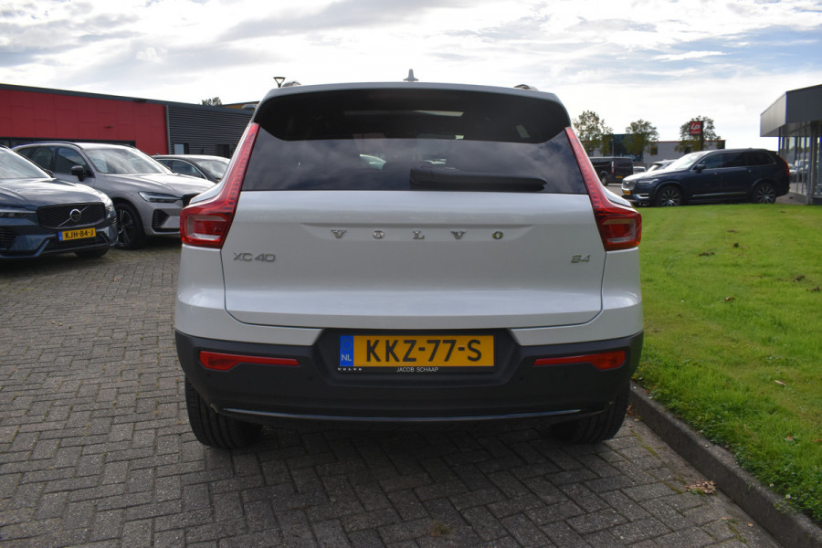 Volvo XC40 B4 211PK Plus Dark | ACC | Trekhaak | Schuif/kanteldak | Stoel + Stuur verwarmd | BLIS | Nubuck | El. Stoelen |