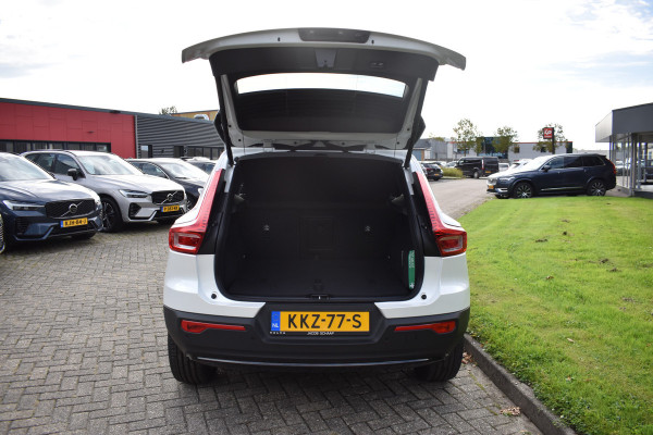 Volvo XC40 B4 211PK Plus Dark | ACC | Trekhaak | Schuif/kanteldak | Stoel + Stuur verwarmd | BLIS | Nubuck | El. Stoelen |