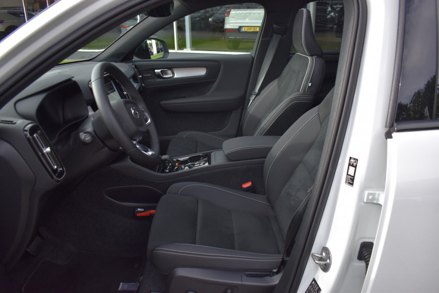 Volvo XC40 B4 211PK Plus Dark | ACC | Trekhaak | Schuif/kanteldak | Stoel + Stuur verwarmd | BLIS | Nubuck | El. Stoelen |
