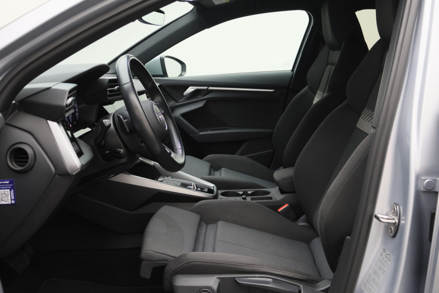 Audi A3 Sportback 40 TFSI e Business edition Virtual Cockpit, Cruise, Trekhaak, Sportstoelen, Stoelverwarming, 17''