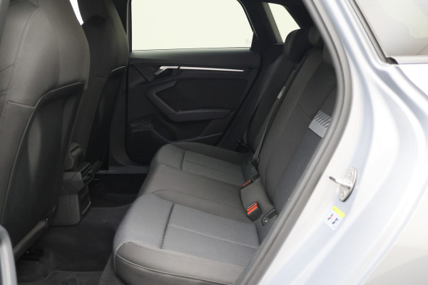 Audi A3 Sportback 40 TFSI e Business edition Virtual Cockpit, Cruise, Trekhaak, Sportstoelen, Stoelverwarming, 17''