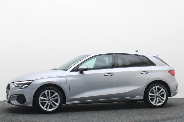 Audi A3 Sportback 40 TFSI e Business edition Virtual Cockpit, Cruise, Trekhaak, Sportstoelen, Stoelverwarming, 17''
