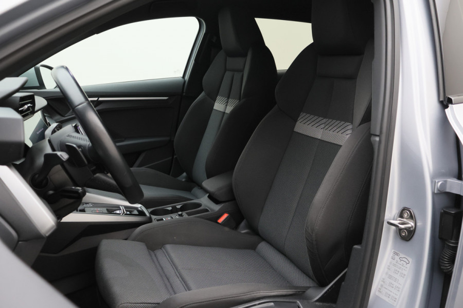 Audi A3 Sportback 40 TFSI e Business edition Virtual Cockpit, Cruise, Trekhaak, Sportstoelen, Stoelverwarming, 17''