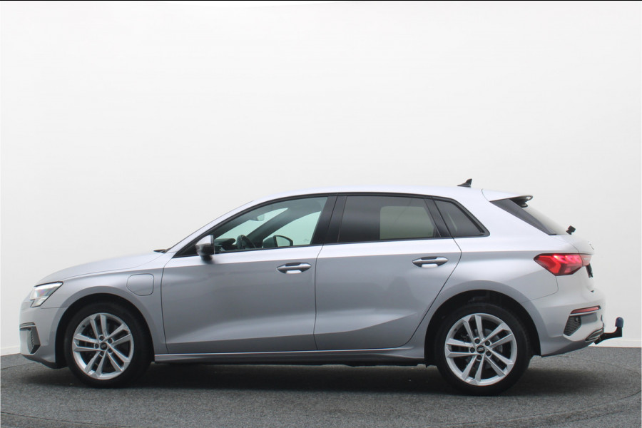 Audi A3 Sportback 40 TFSI e Business edition Virtual Cockpit, Cruise, Trekhaak, Sportstoelen, Stoelverwarming, 17''