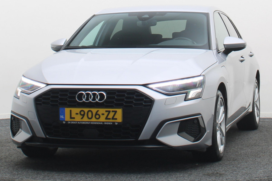 Audi A3 Sportback 40 TFSI e Business edition Virtual Cockpit, Cruise, Trekhaak, Sportstoelen, Stoelverwarming, 17''