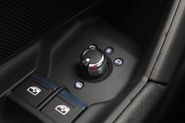 Audi A3 Sportback 40 TFSI e Business edition Virtual Cockpit, Cruise, Trekhaak, Sportstoelen, Stoelverwarming, 17''