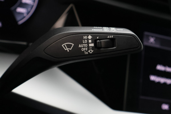 Audi A3 Sportback 40 TFSI e Business edition Virtual Cockpit, Cruise, Trekhaak, Sportstoelen, Stoelverwarming, 17''