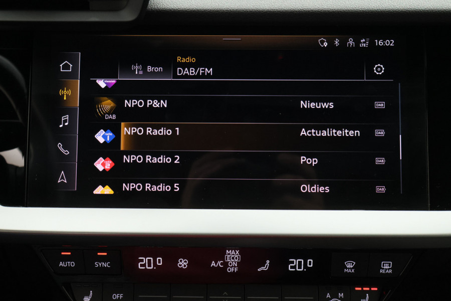 Audi A3 Sportback 40 TFSI e Business edition Virtual Cockpit, Cruise, Trekhaak, Sportstoelen, Stoelverwarming, 17''