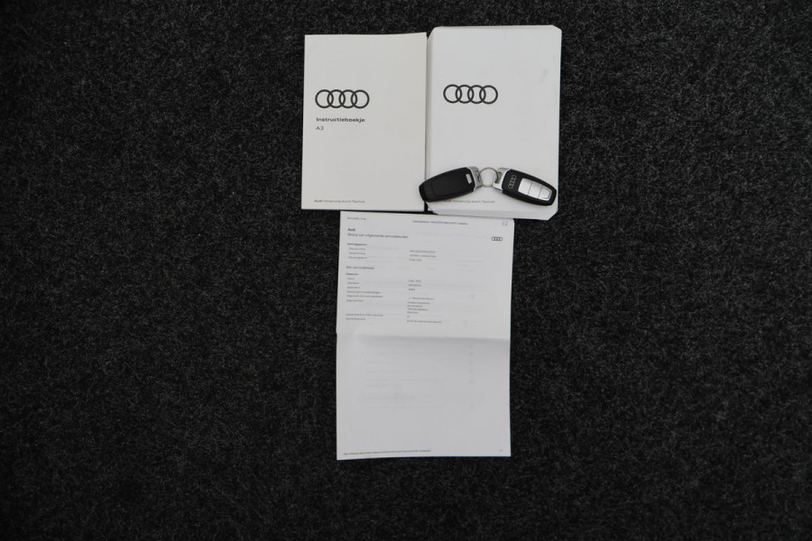 Audi A3 Sportback 40 TFSI e Business edition Virtual Cockpit, Cruise, Trekhaak, Sportstoelen, Stoelverwarming, 17''