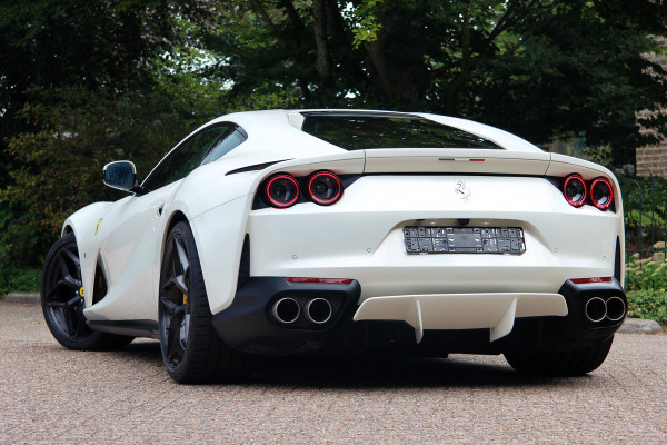 Ferrari 812 6.5 V12 Superfast HELE | Bianco Italia | Lift | Passenger Display | Carbon LED