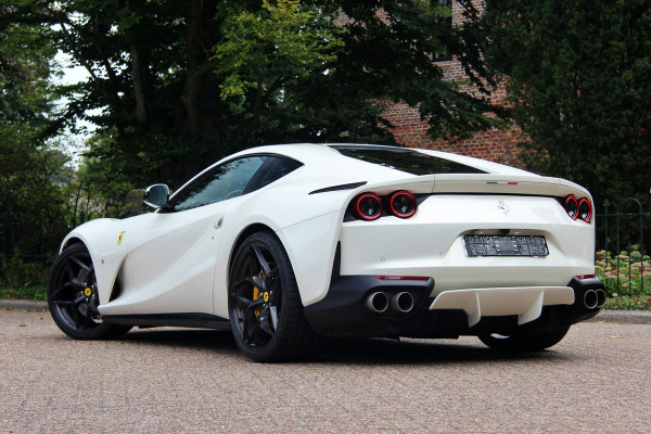 Ferrari 812 6.5 V12 Superfast HELE | Bianco Italia | Lift | Passenger Display | Carbon LED