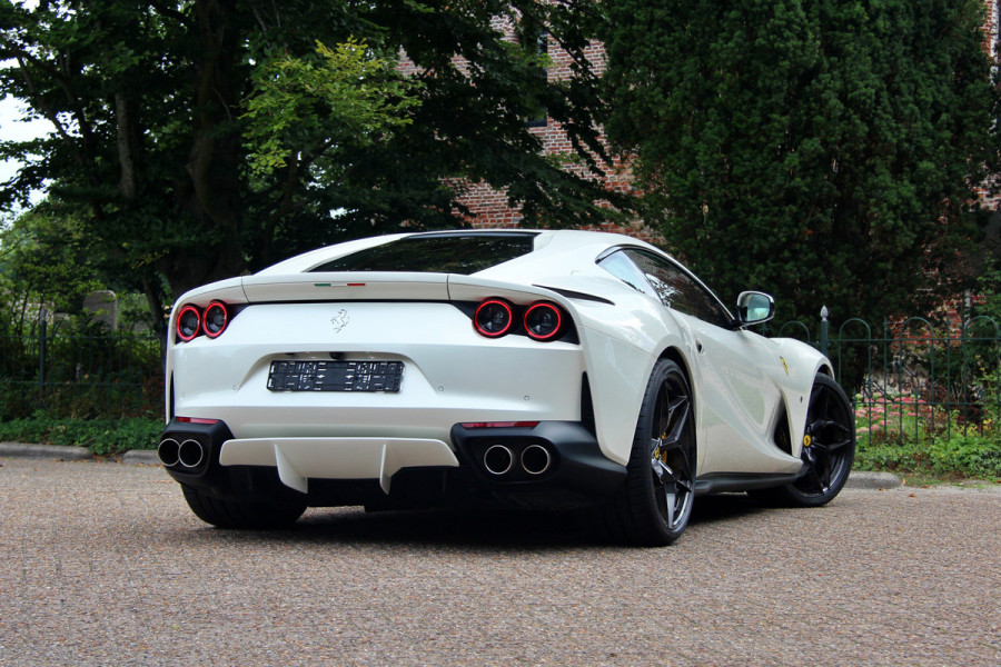 Ferrari 812 6.5 V12 Superfast HELE | Bianco Italia | Lift | Passenger Display | Carbon LED