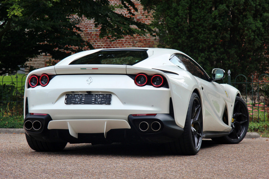 Ferrari 812 6.5 V12 Superfast HELE | Bianco Italia | Lift | Passenger Display | Carbon LED