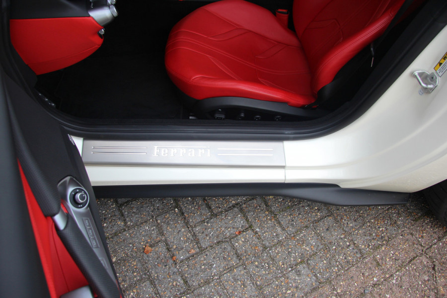 Ferrari 812 6.5 V12 Superfast HELE | Bianco Italia | Lift | Passenger Display | Carbon LED