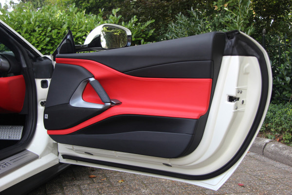 Ferrari 812 6.5 V12 Superfast HELE | Bianco Italia | Lift | Passenger Display | Carbon LED