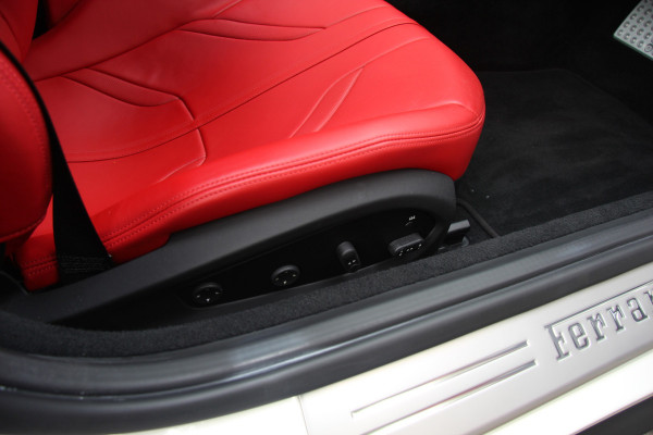 Ferrari 812 6.5 V12 Superfast HELE | Bianco Italia | Lift | Passenger Display | Carbon LED