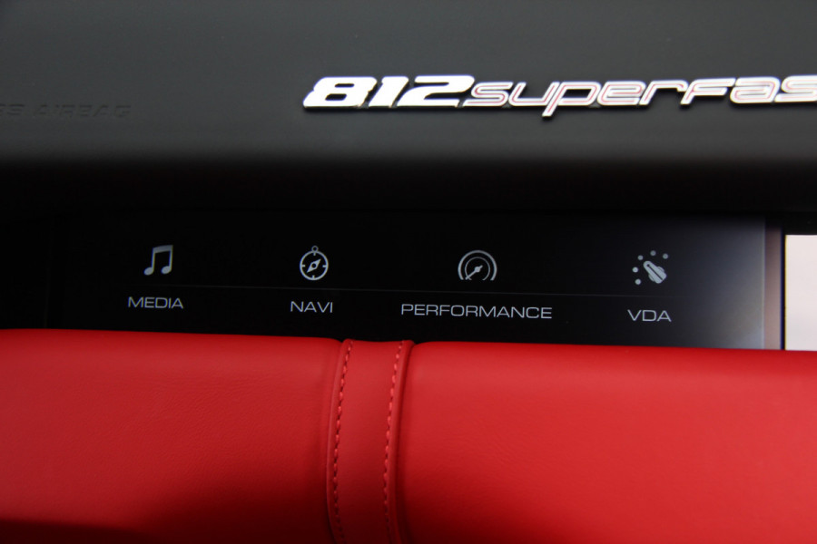 Ferrari 812 6.5 V12 Superfast HELE | Bianco Italia | Lift | Passenger Display | Carbon LED