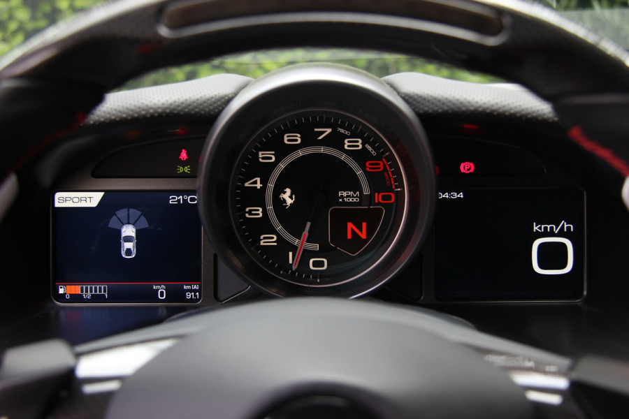 Ferrari 812 6.5 V12 Superfast HELE | Bianco Italia | Lift | Passenger Display | Carbon LED