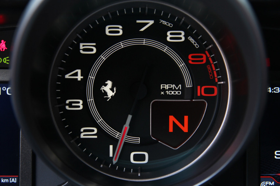 Ferrari 812 6.5 V12 Superfast HELE | Bianco Italia | Lift | Passenger Display | Carbon LED
