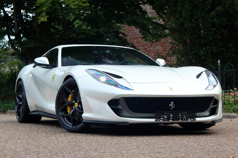 Ferrari 812 6.5 V12 Superfast HELE | Bianco Italia | Lift | Passenger Display | Carbon LED